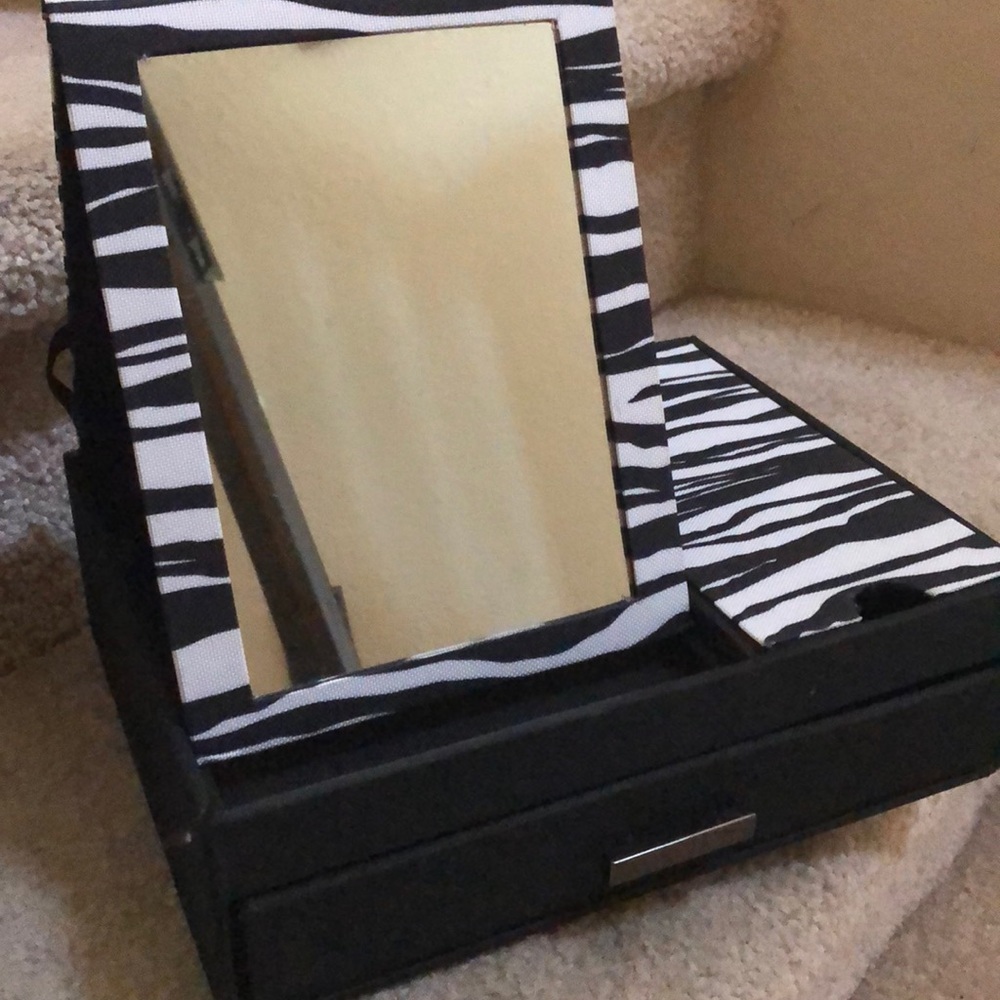 Jewelry organizer